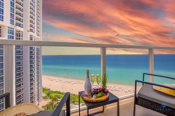 Beautiful view of Luxury High Rise Suite With Ocean View