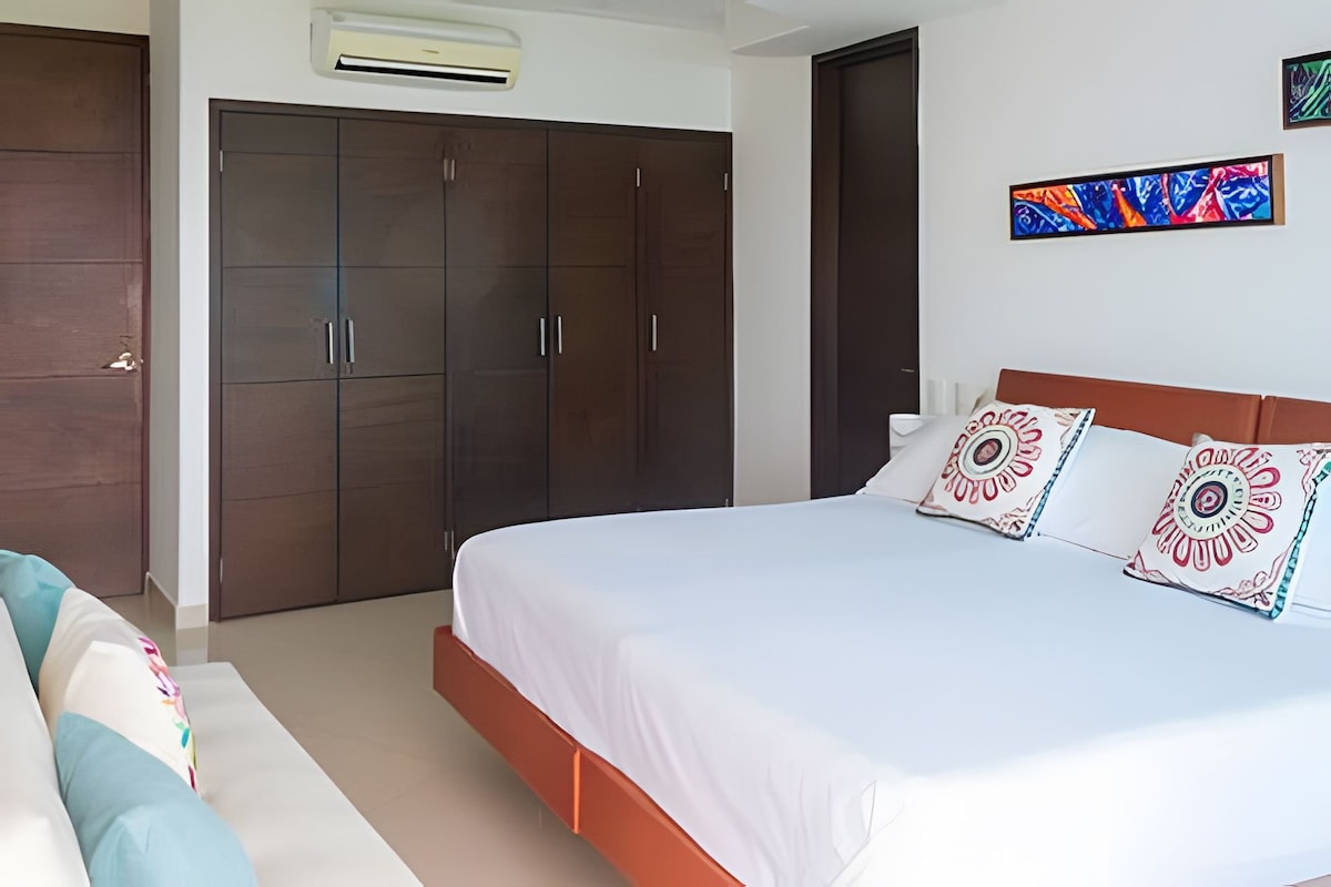 Chumba cha kwanza cha kulala chenye bafu na kiyoyozi