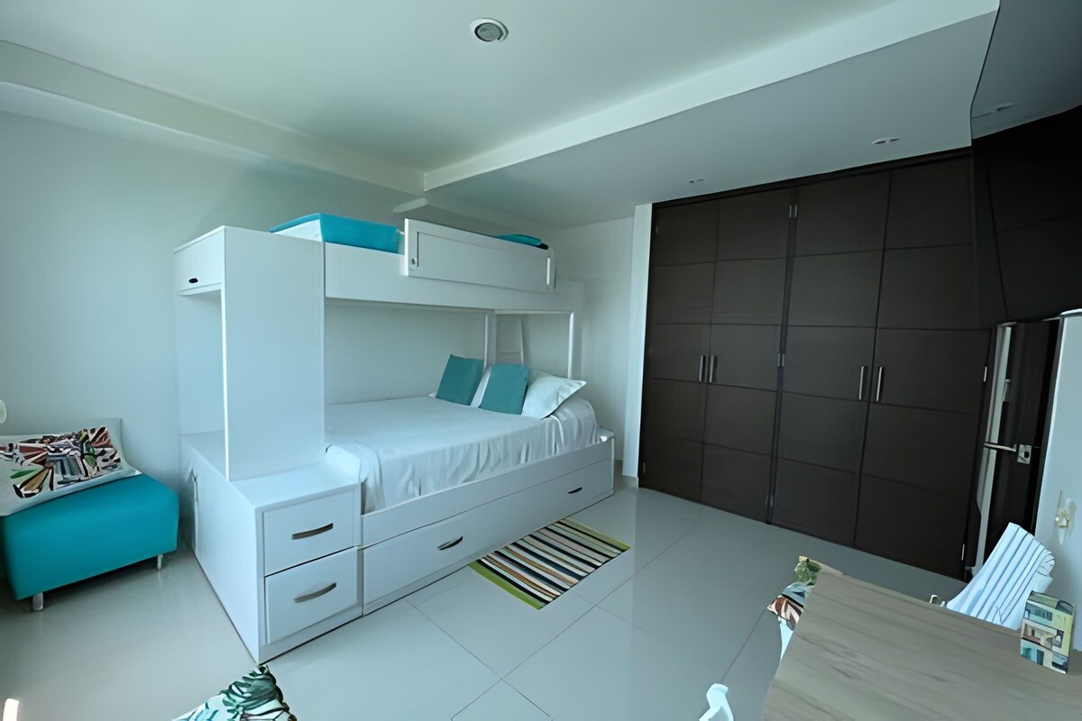 Chumba cha kulala 2, vitanda 2 vya mtu mmoja na kitanda 1 cha watu wawili