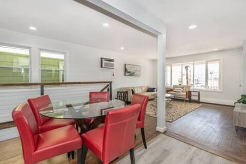 Harrison: Modern Spacious Duplex (near Path Train)