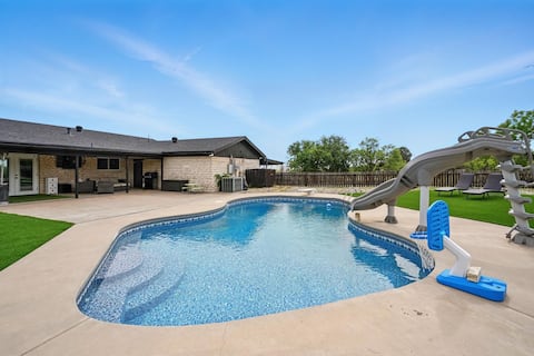 Perfect Summer Retreat! 5BR Family Home w/ Pool