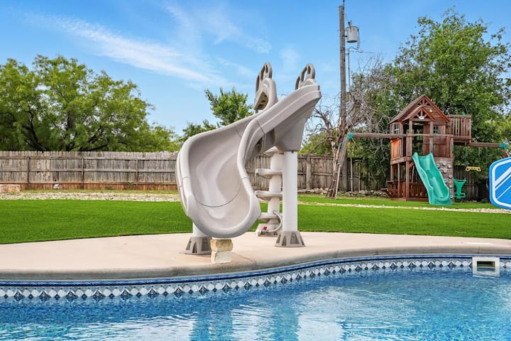 5BR Family/WorkCrew Retreat-Pool+Kid Friendly Yard - Houses for