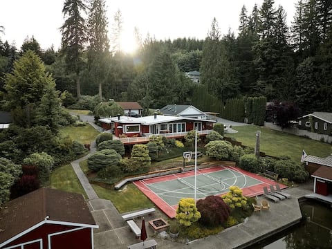 “The Gallery” Luxury Mid Century Modern Lakehouse