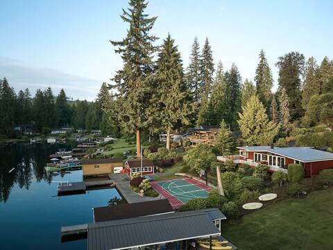 “The Gallery” Luxury Mid Century Modern Lakehouse