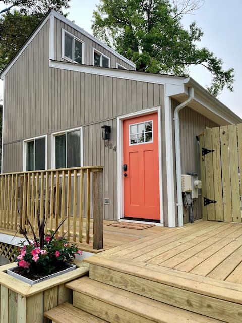 London Towne Bungalow w/Loft - Walk to the Beach!