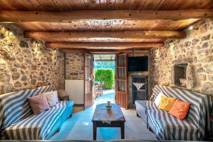 Archodiko villa for 10 guests,Private pool,Near Sf