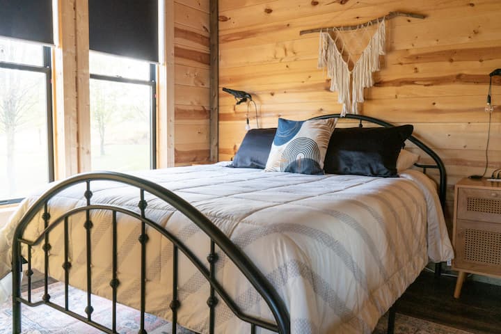 Schlafzimmer 1 mit Queensize-Bett