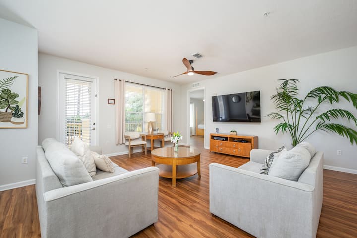 Beautiful Lakeview Condo, New Listing -1024 - Orlando, FL