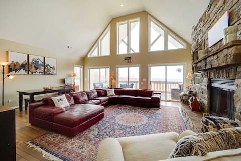 Deck, Grill & Fire Pit: Sugar Mountain Retreat!