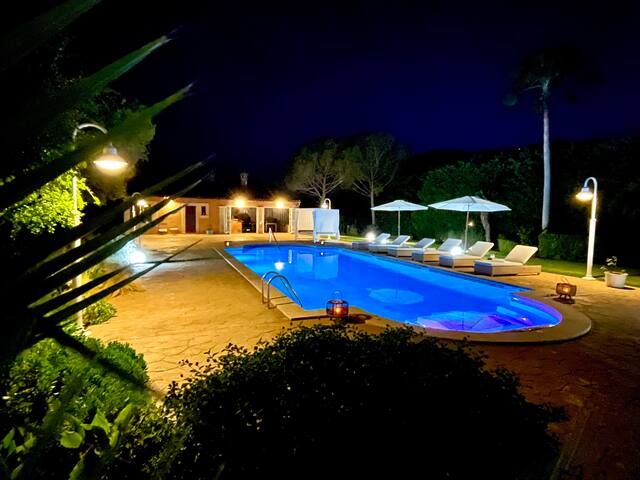 Escapada de Lujo Last Minute:Villa Privada con Spa gallery image 3