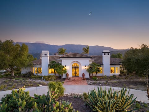 Coyote Hills Ranch & Vineyard with pool & spa!