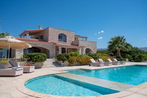 Villa Elia, By Hellocrete