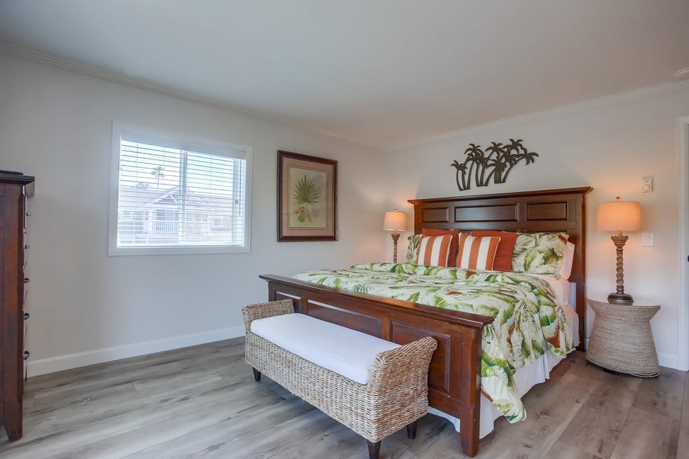 Cama King en el dormitorio principal