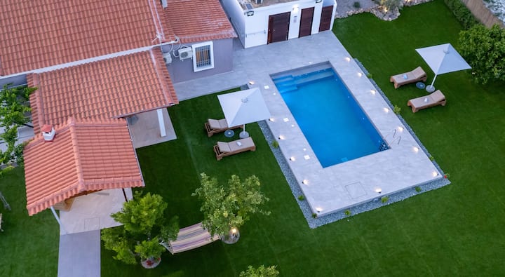 Private Pool Retreat - Georgia's Garden Oasis - Houses for Rent in