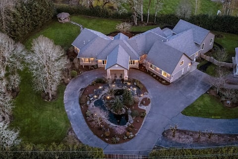 Country Luxury in Private Manor, Hot Tub, Pool Tbl