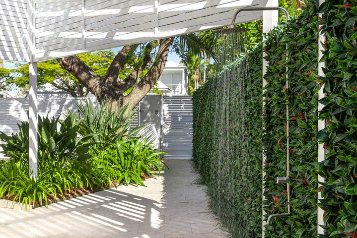 Family & Pet-Friendly Luxury Near Hastings St gallery image 4