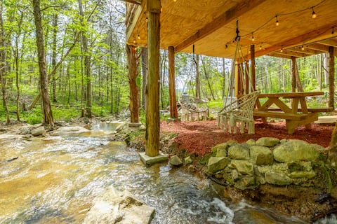 New! Cedarbrook Treehouse | Hot Tub & Dog Friendly
