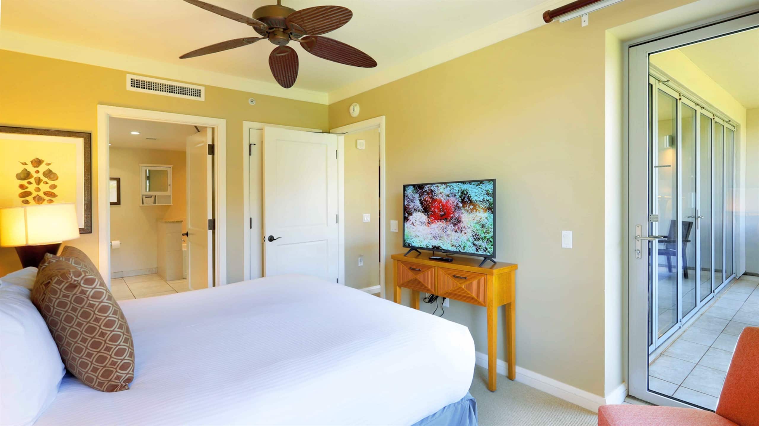 Condo in Kaanapali · ★4.77 · 1 bedroom · 2 beds · 1 bath - Photo 18