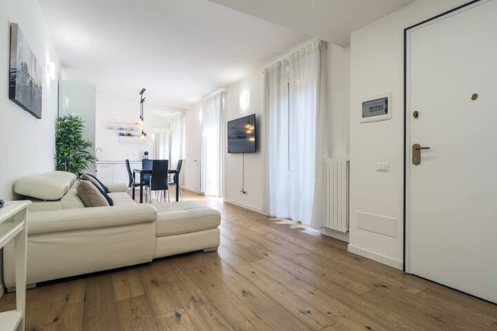 Easylife – Elegant flat two minutes from the Duomo gallery image 2