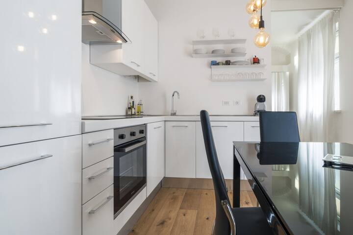 Easylife – Elegant flat two minutes from the Duomo gallery image 5