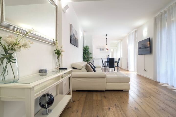 Easylife – Elegant flat two minutes from the Duomo gallery image 3