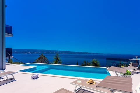 Villa Belvedere with heated pool, amazing sea view