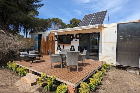 CoolTainer Retreat: Forest Off-grid tiny container