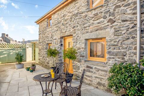 And Bwthyn Llew Coch Cottage