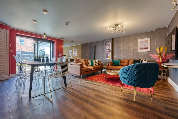 Queen J's | Casa Del Artista | 2 Bed Whitby - Whitby