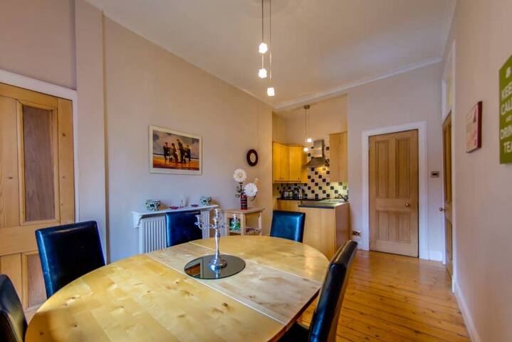 Spacious Apt, moments from the Meadows gallery image 3