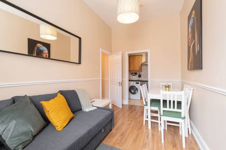 Two bed apt in georgian Street gallery image 4