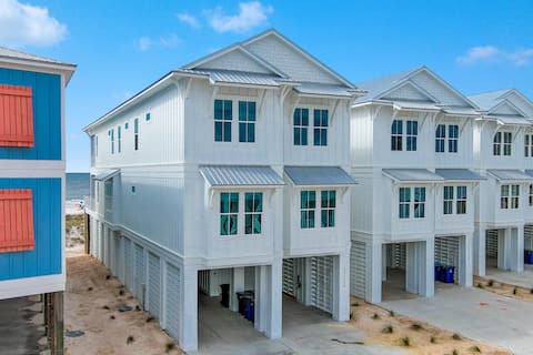 Brown by the Beach- Luxury House, Private Pool!