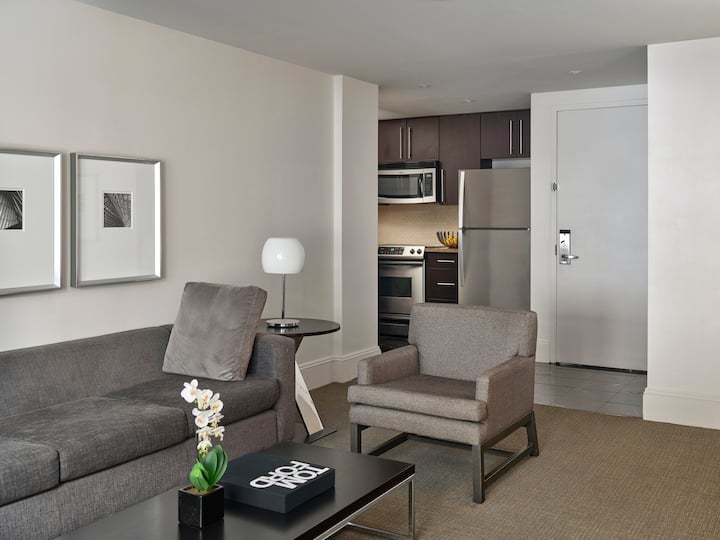 One Bedroom Deluxe Suite - Monthly Stay - Manhattan, NY