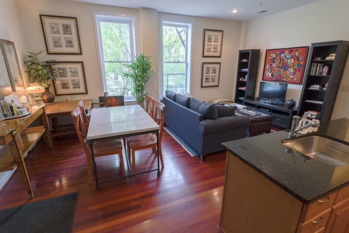 Above Maxwell Wine Bar - Super Central 2bed 2bath! - Washington