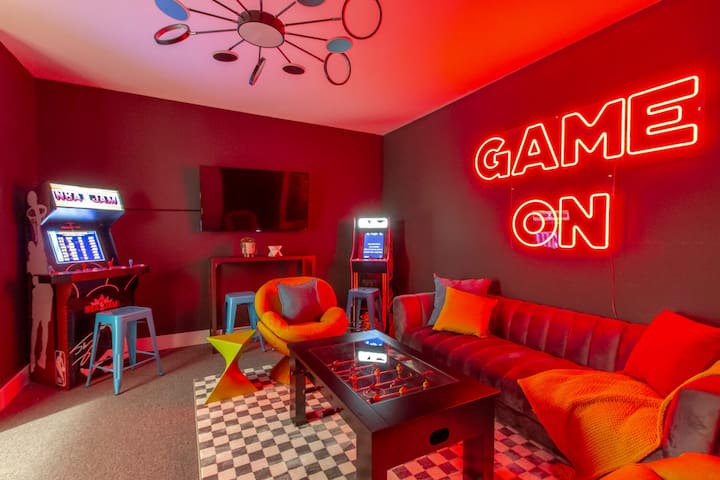 Midtown Skyline Retreat | Rooftop Deck | Game Room