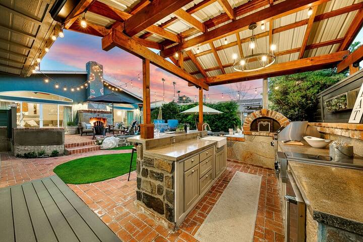 Amazing Backyard | AC | Spa | Outdoor Kitchen gallery image 2