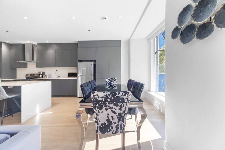 Majestic 3 bedrooms,3 baths sleep 10, AAA location gallery image 5