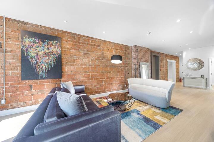 Majestic 3 bedrooms,3 baths sleep 10, AAA location gallery image 2