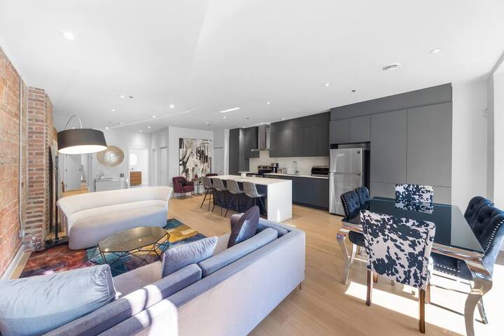 Majestic 3 bedrooms,3 baths sleep 10, AAA location gallery image 4