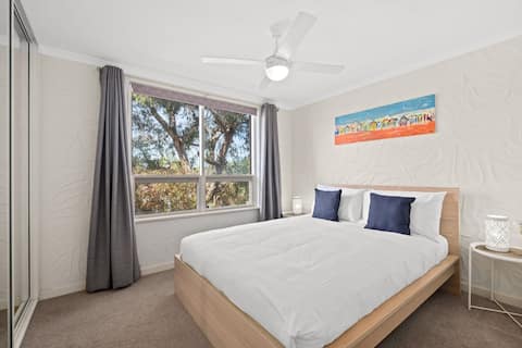 Belle Escapes - Sunny Siesta at Glenelg