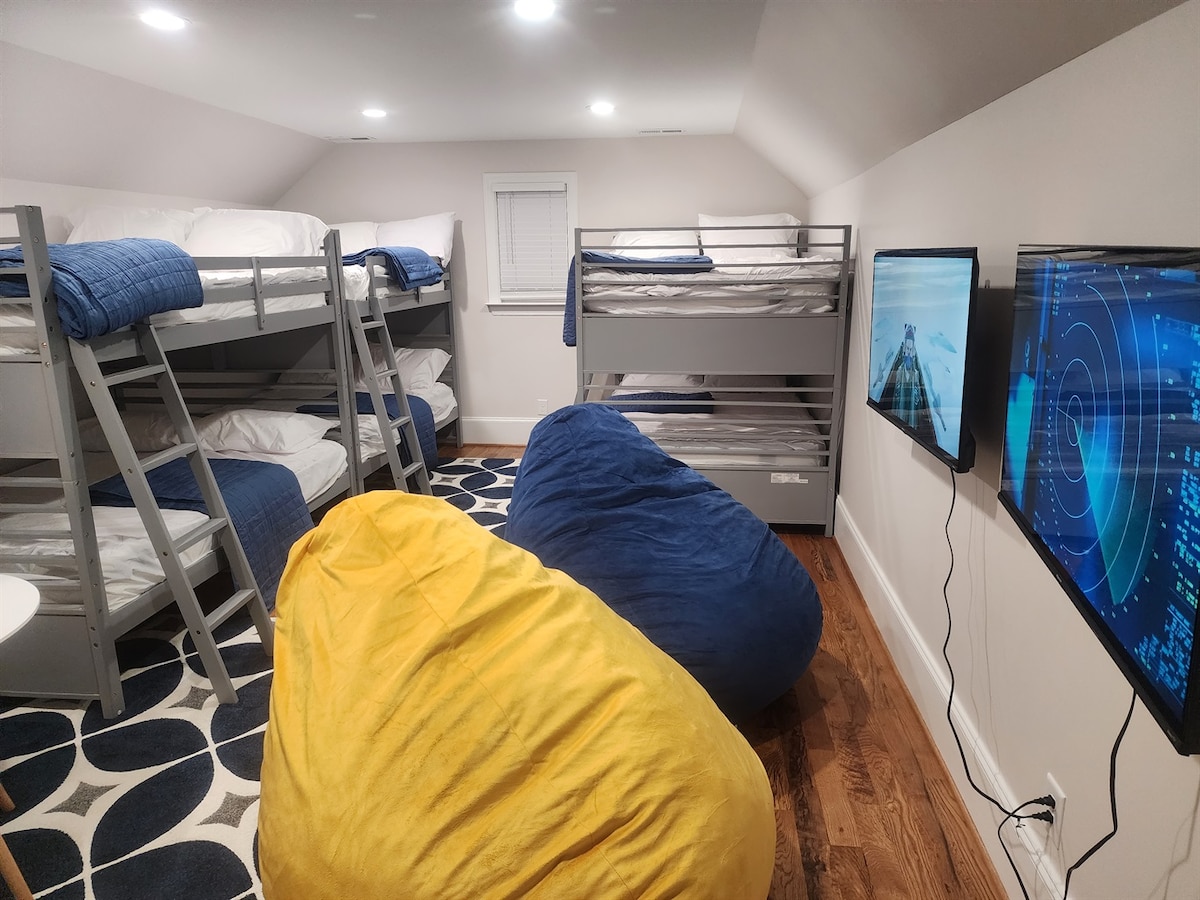 双层床房（ 300林吉特）。 6张成人床。更新几乎完成