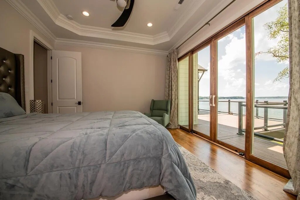 203房间-从落地到天花板的早晨。