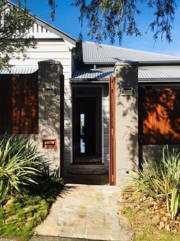 Luxxe West End 5B3B ParkingHomePod Music System M9 gallery image 4