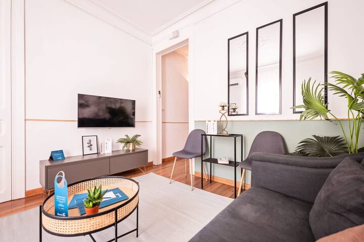 Sweett | Welcoming 4BR Apt. by Parc Joan Miró gallery image 4