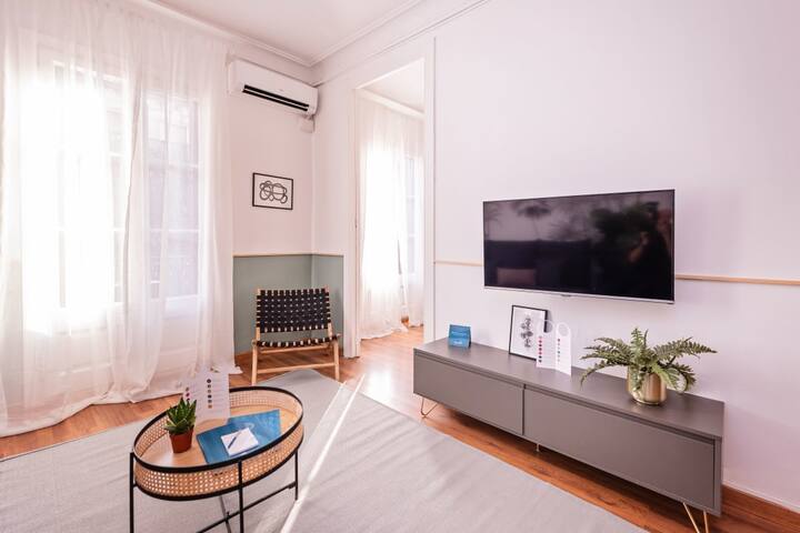 Sweett | Welcoming 4BR Apt. by Parc Joan Miró gallery image 2