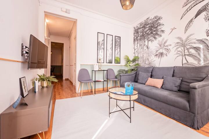 Sweett | Welcoming 4BR Apt. by Parc Joan Miró gallery image 5