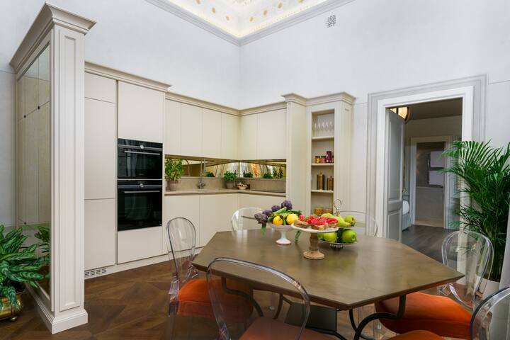 Cavalier Paolo-La Dimora degli Affreschi Florence gallery image 2