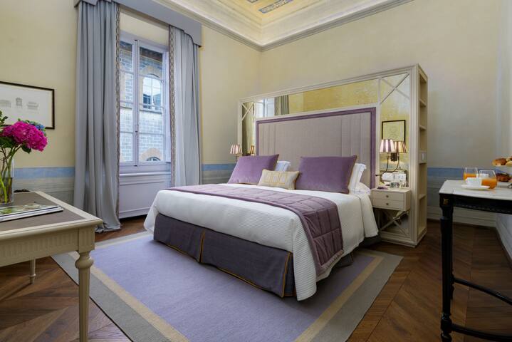 Cavalier Paolo-La Dimora degli Affreschi Florence gallery image 5