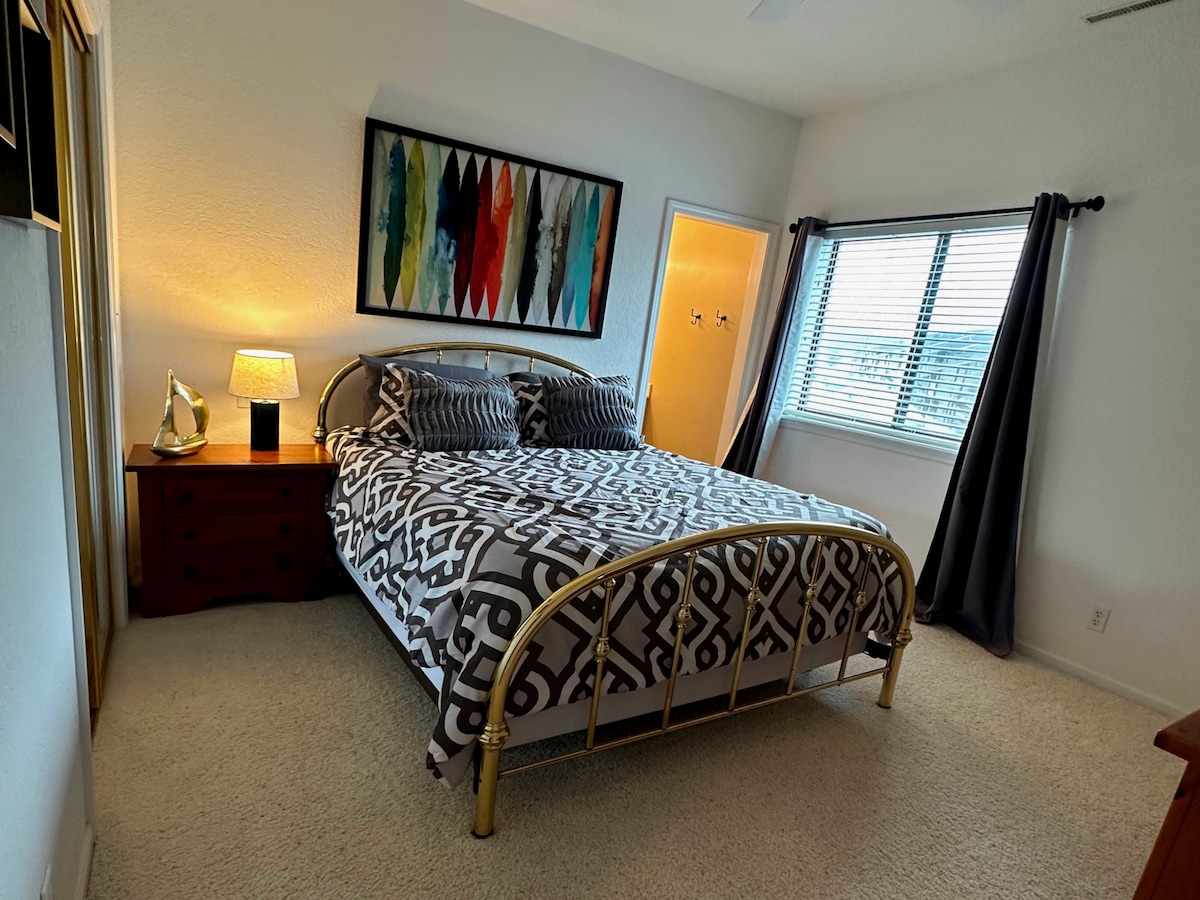 Bračni krevet (160x200) u prednjoj spavaćoj sobi.