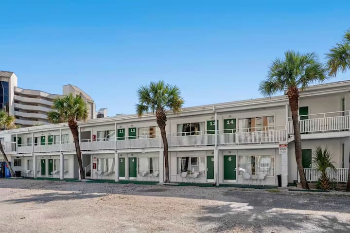 Sunny Studio Near The Beach At Palm Court (#2) - North Myrtle Beach, SC